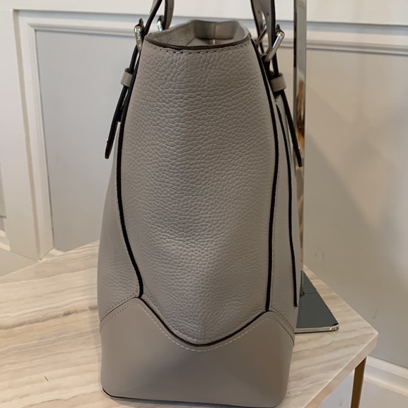 Michael Kors Bag Aria Pebbled Tote - Picture 6 of 17